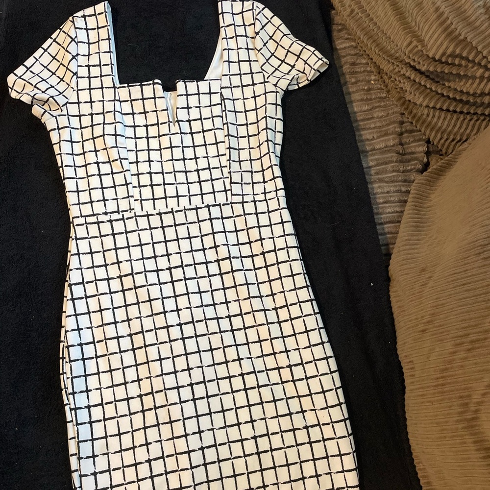 Very demure classy white dress with black pattern ✨